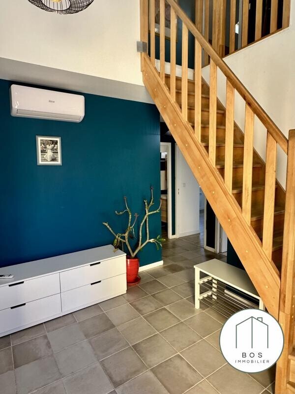 Photo 16 : Villa avec jardin et garage