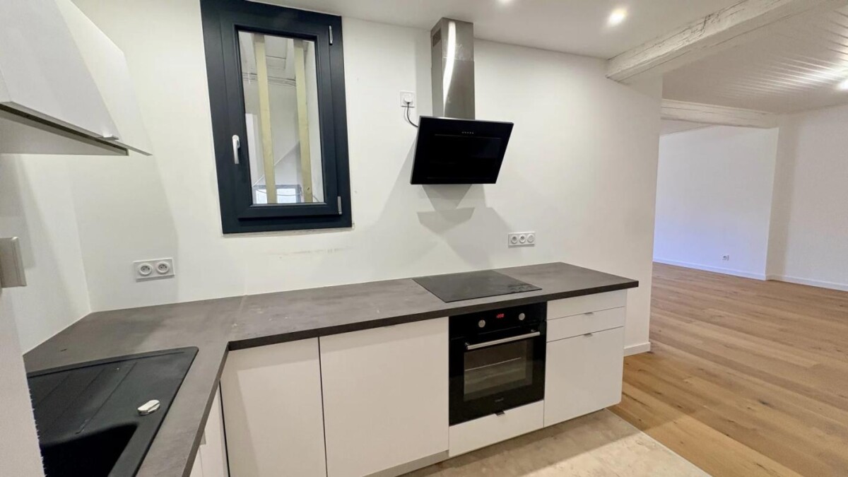 Photo 7 : Coup de coeur pour ce Charmant T2 de 52 m² sous les toits – Intramuros, quartier recherché avignonnais