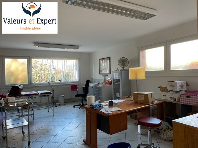 Photo 1 : Large maison 1930 de 295m², jardin, garage à WATTIGNIES.