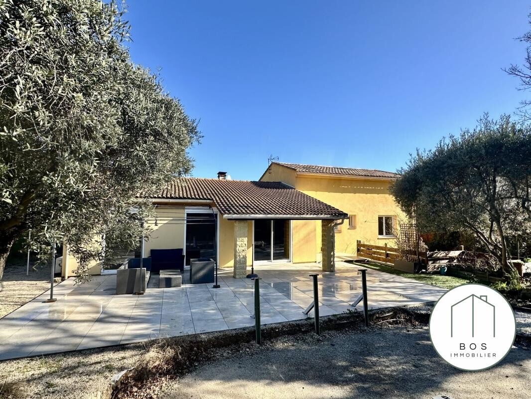 Photo 2 : Villa avec jardin et garage