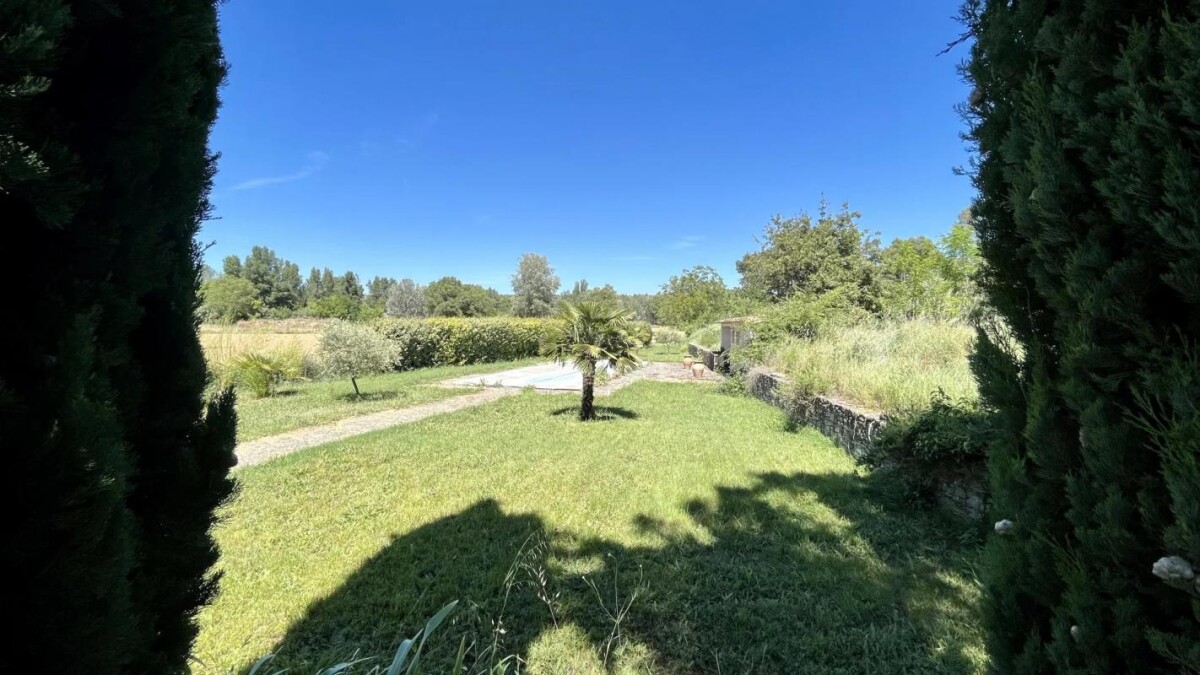 Photo 3 : Ménerbes- Bastide de 320 M2 en pleine nature
