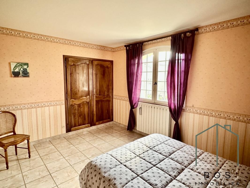 Photo 16 : Villa traditionnelle avec jardin et garage