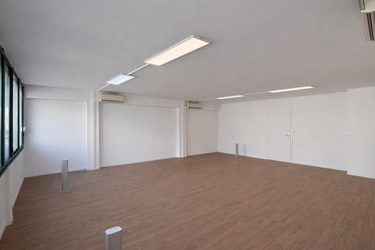 Photo 4 : OPEN SPACE / PLATEAU NEUF – Emplacement stratégique  55 m²