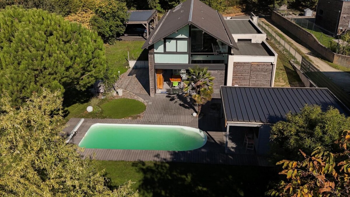 Photo 1 : Villa contemporaine signée par un architecte avec piscine