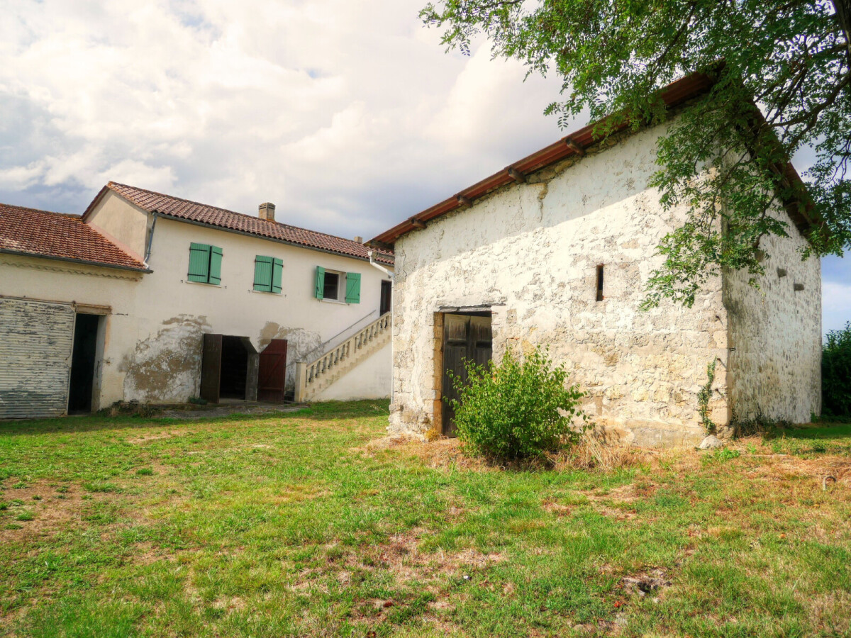 Photo 5 : Ensemble de 220m² en 2 maisons avec dépendances