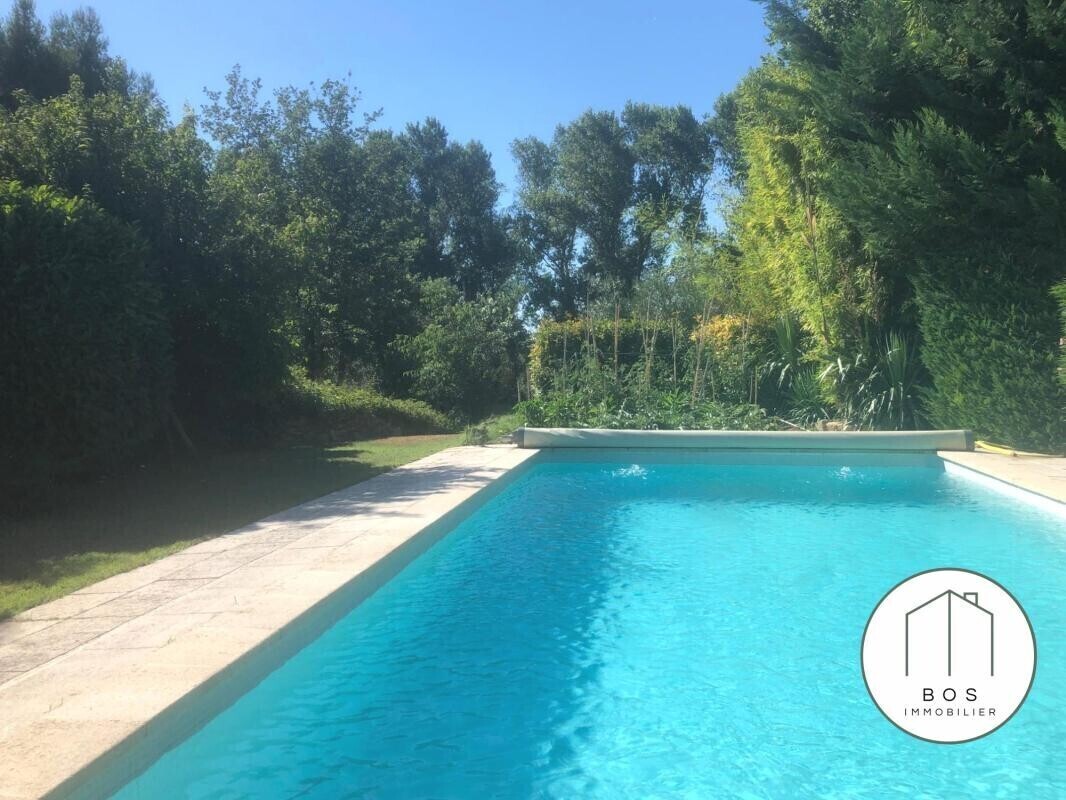 Photo 14 : Bâtisse en pierres avec piscine