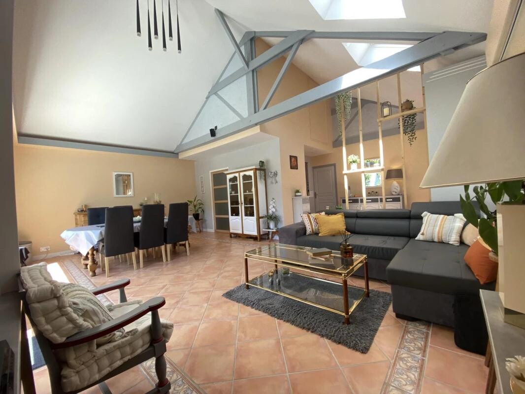 Photo 2 : Maison de charme avec locatifs 206 m² de plain-pied – St Nolff 10 minutes du centre de Vannes