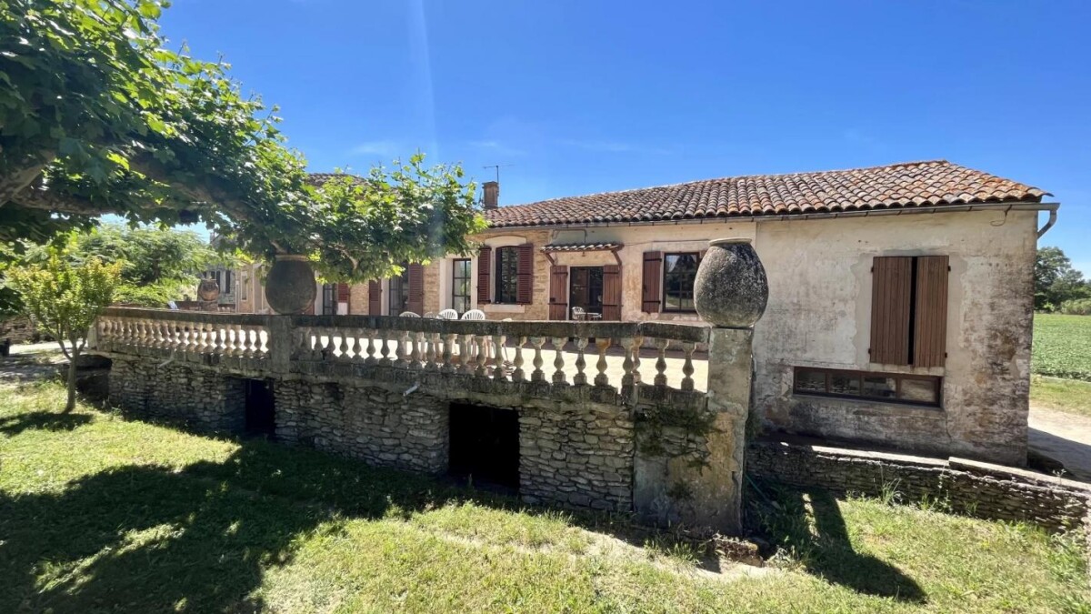 Photo 4 : Ménerbes- Bastide de 320 M2 en pleine nature