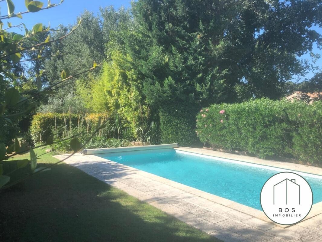 Photo 15 : Bâtisse en pierres avec piscine