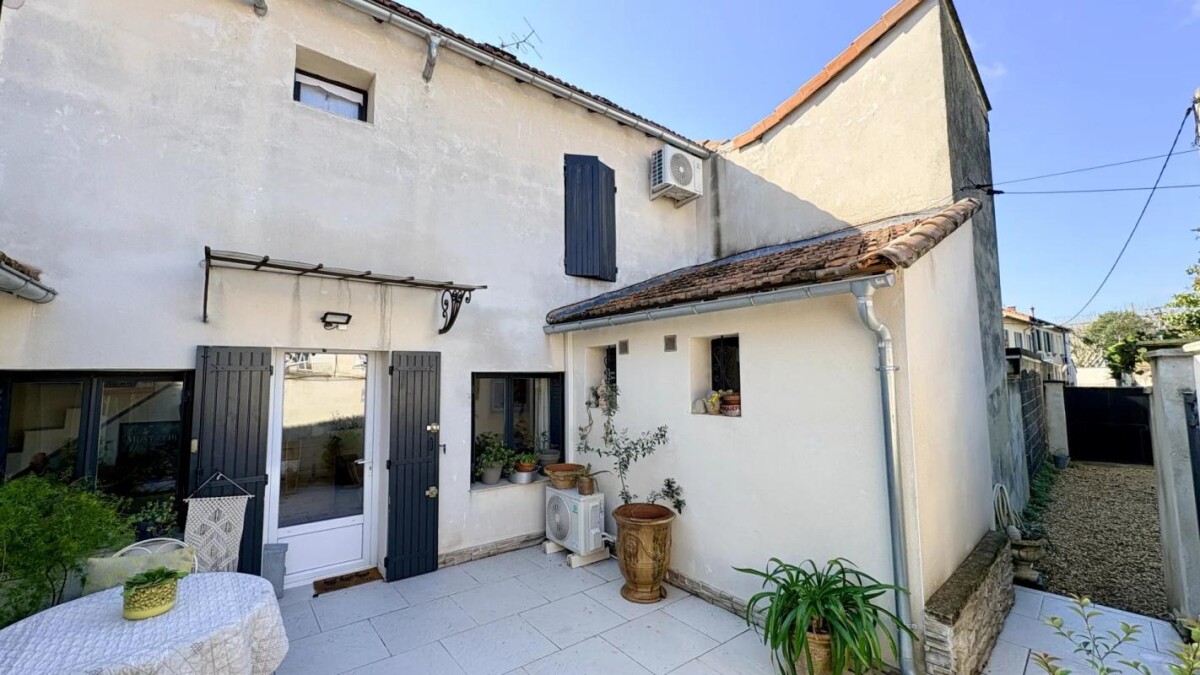 Photo 14 : Maison de charme rénovée avec extérieur, stationnement et jardin au coeur d'Avignon