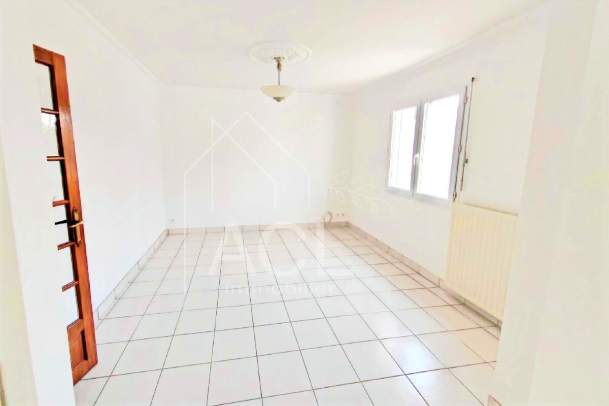 Photo 4 : Maison rénovée de 4 chambres avec commerces à pieds