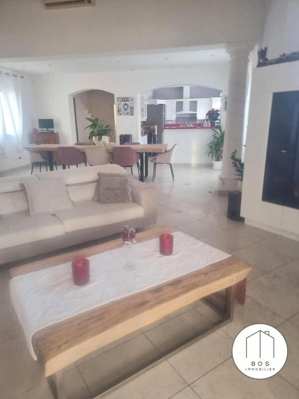 Photo 5 : Spacieuse villa avec piscine