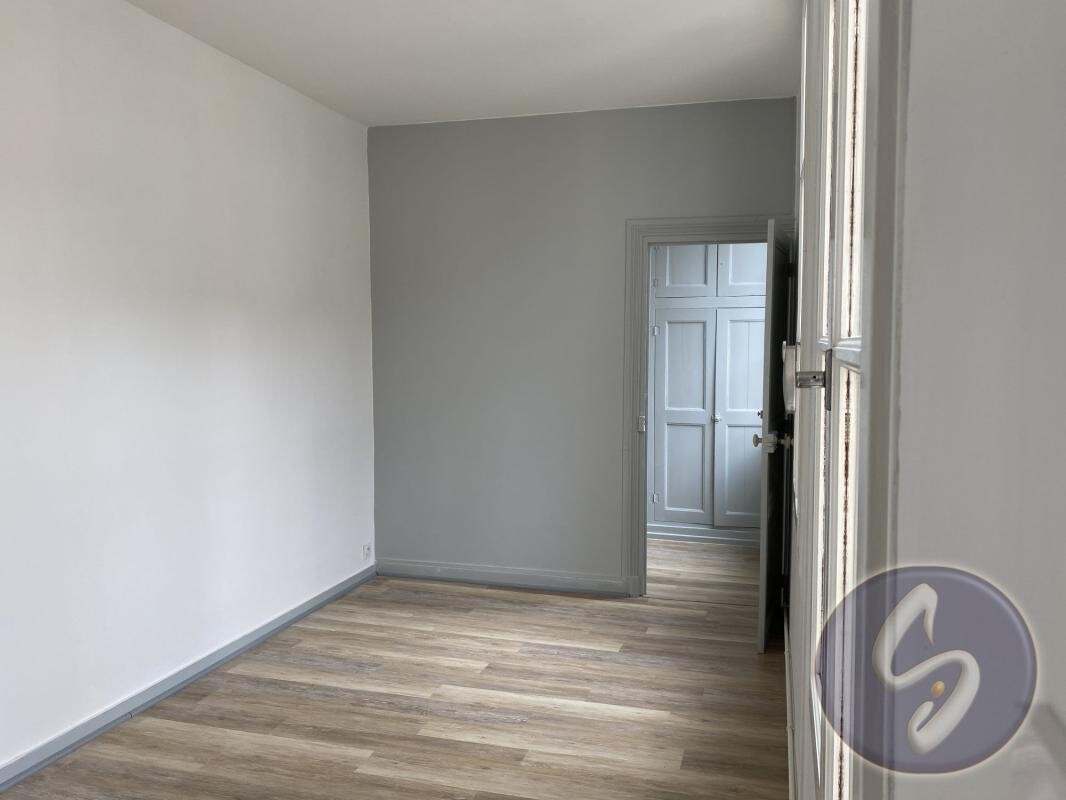 Photo 16 : Proximité écoles primaires, collèges et lycée comme commerce