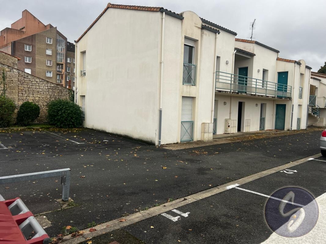 Photo 2 : Dans résidence fermée, avec stationnement, T1 bis, située à