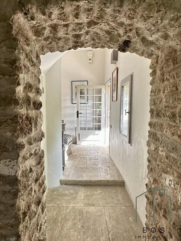 Photo 21 : Bâtisse en pierres avec piscine