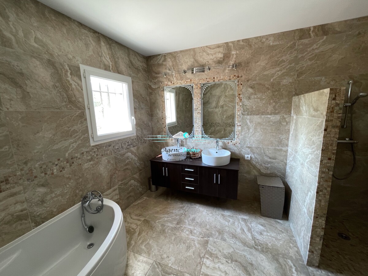 Photo 9 : Villa - Le Thoronet - 307m²