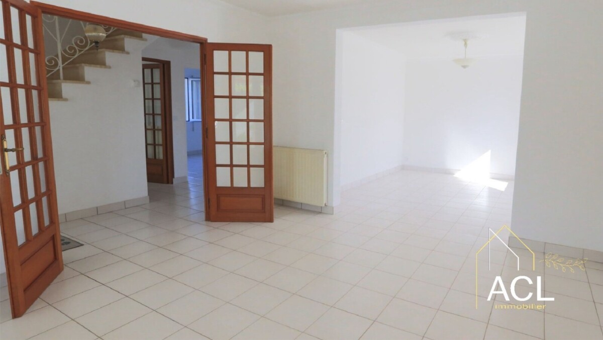 Photo 6 : Maison rénovée de 4 chambres avec commerces à pieds