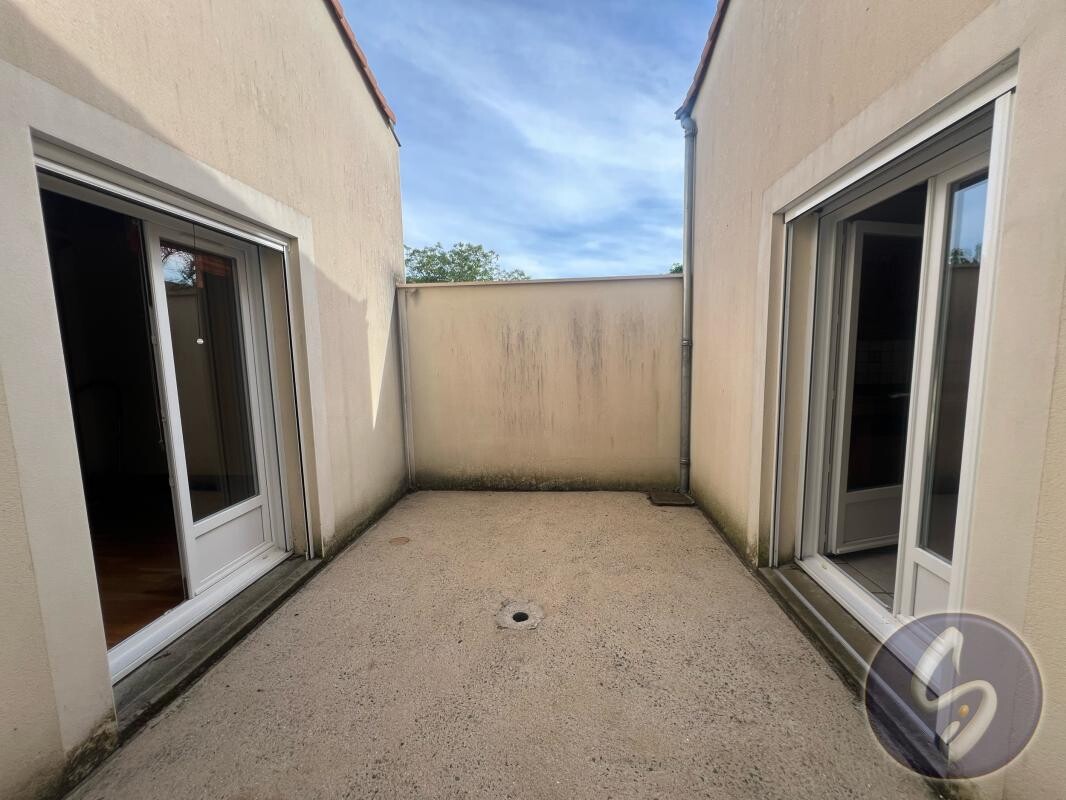 Photo 1 : PLAIN PIED 3 chambres en retrait axe principal