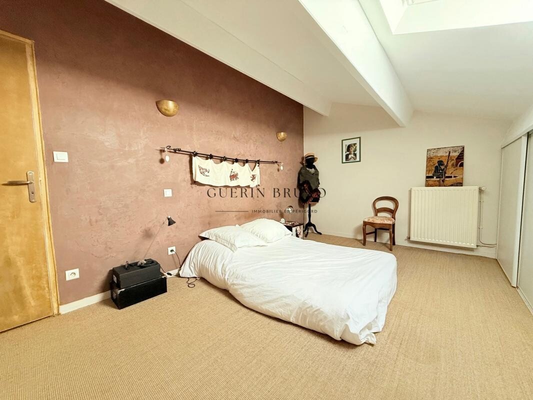 Photo 3 : À Vendre - Maison de caractère rénovée avec piscine, centre-ville de Bergerac