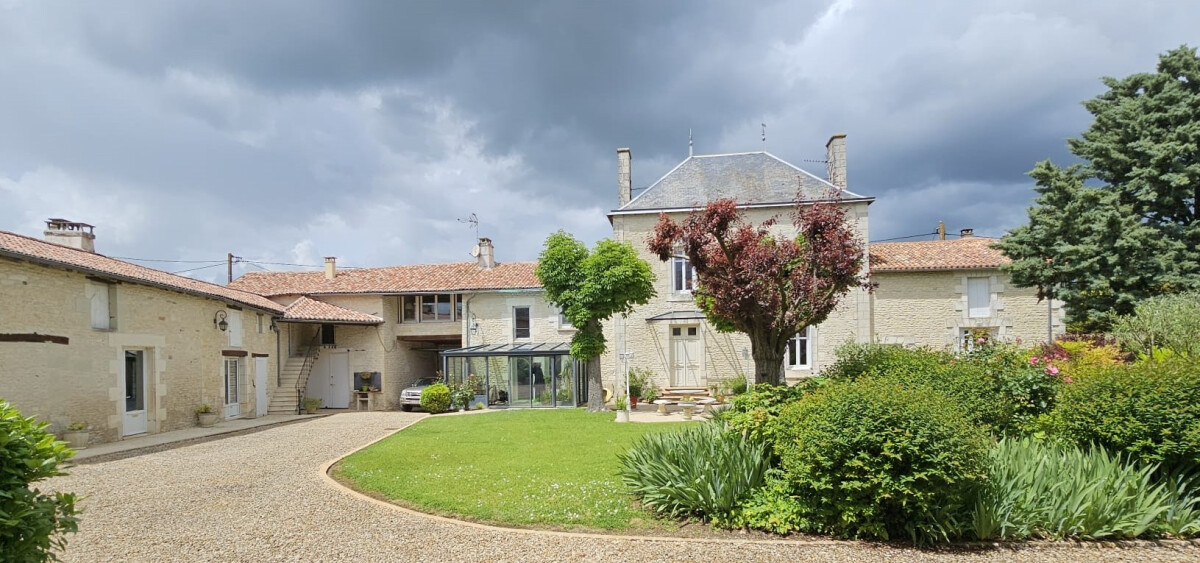 Photo 1 : Charmante maison de famille avec jardin et dépendances