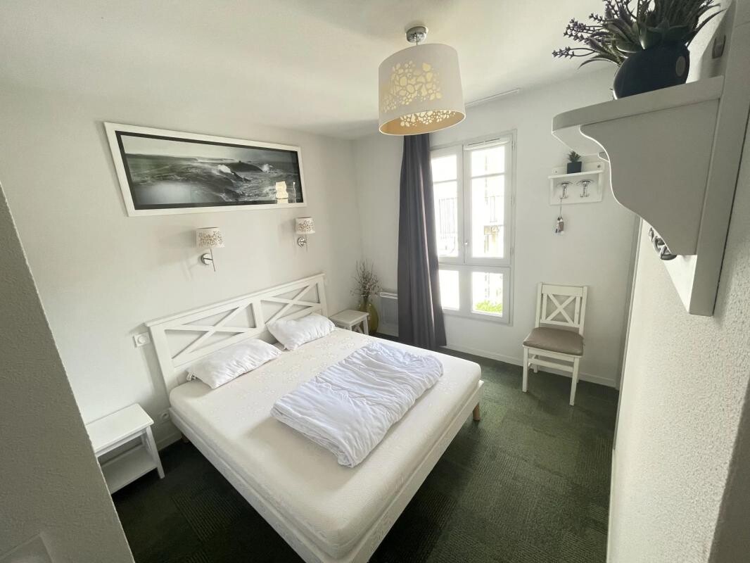 Photo 6 : T2 + cabine 34 m² avec balcon – Dans un Château avec piscine - Baden