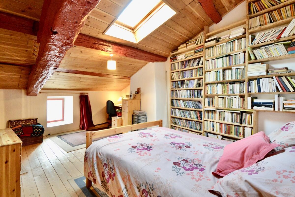 Photo 8 : Maison en pierres dorées, 5 chambres