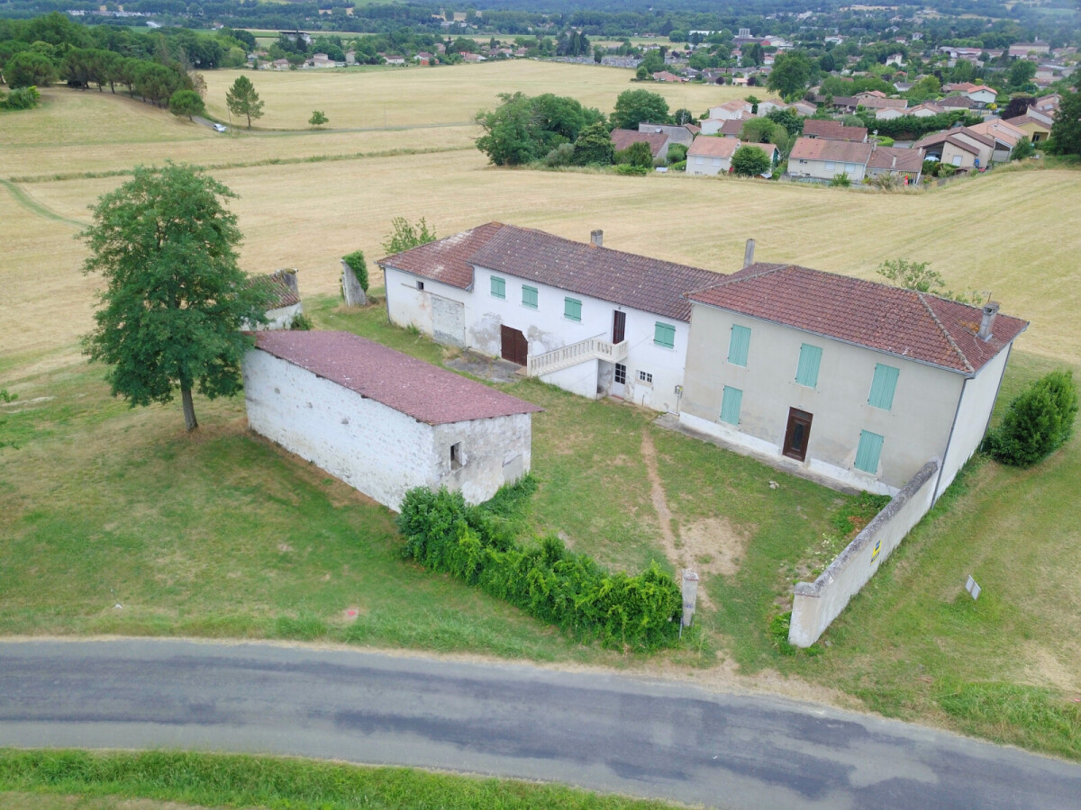 Photo 10 : Ensemble de 220m² en 2 maisons avec dépendances