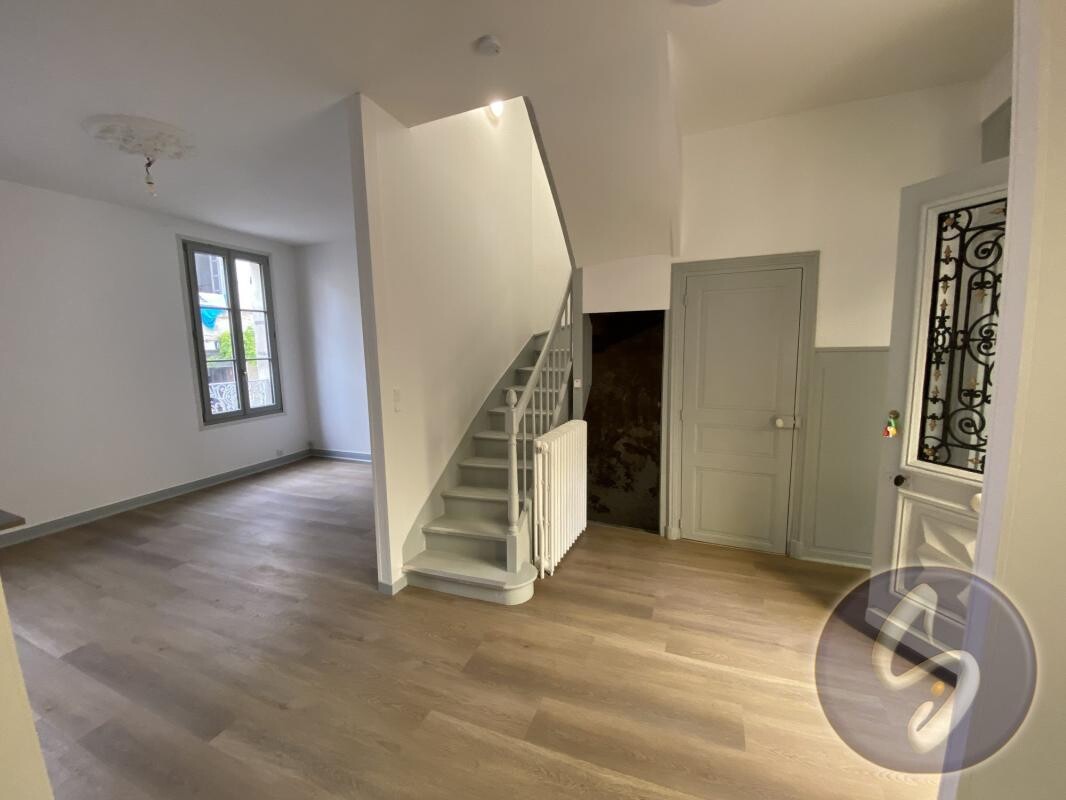 Photo 27 : Proximité écoles primaires, collèges et lycée comme commerce