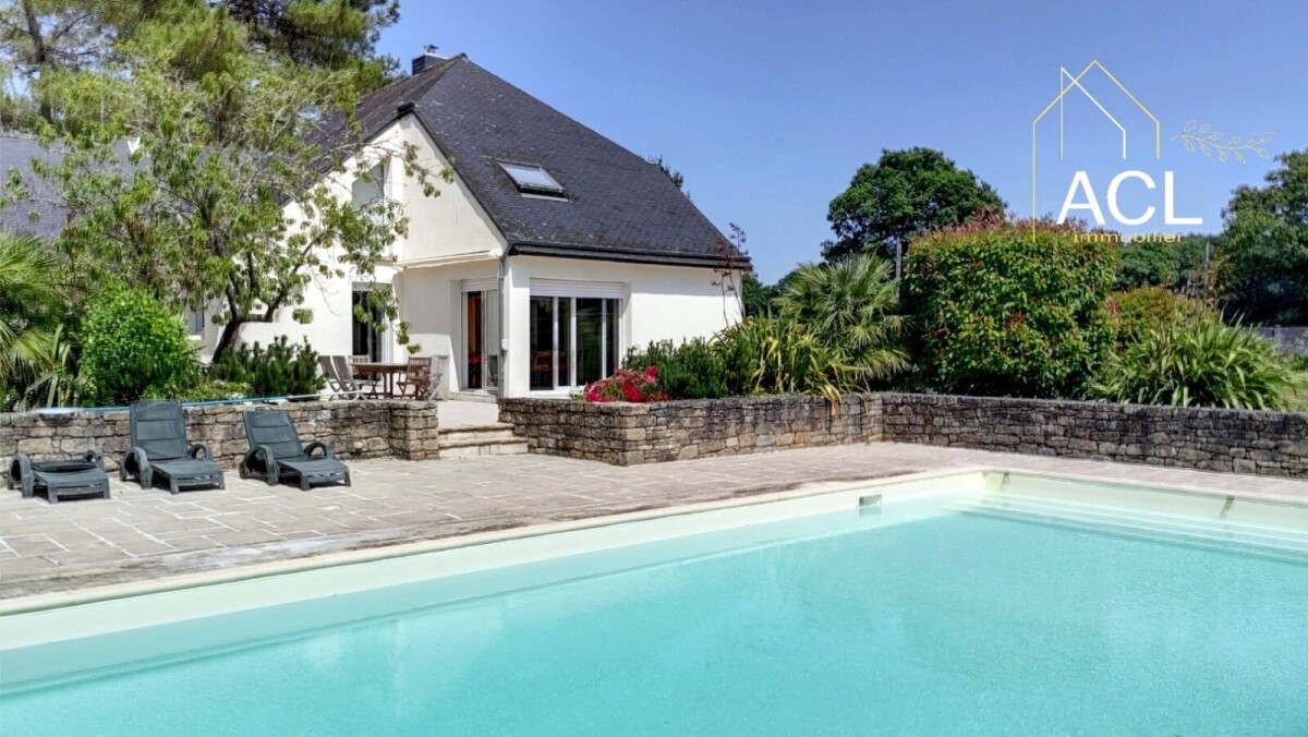 Photo 1 : Propriété d’exception à Carnac avec piscine et parc arboré