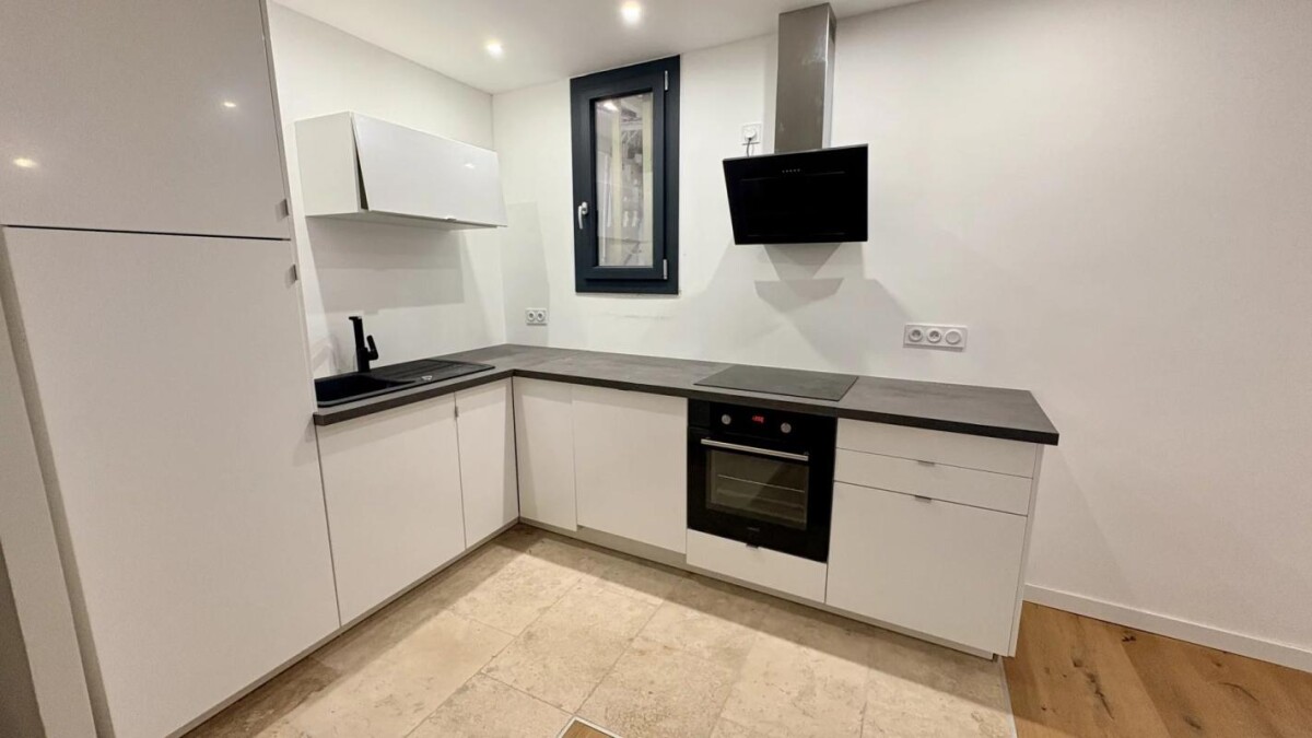 Photo 5 : Coup de coeur pour ce Charmant T2 de 52 m² sous les toits – Intramuros, quartier recherché avignonnais