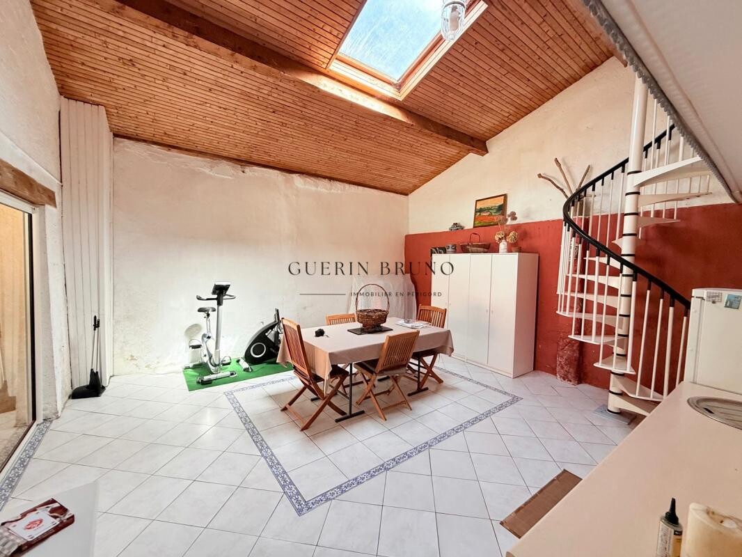 Photo 11 : À Vendre - Maison de caractère rénovée avec piscine, centre-ville de Bergerac