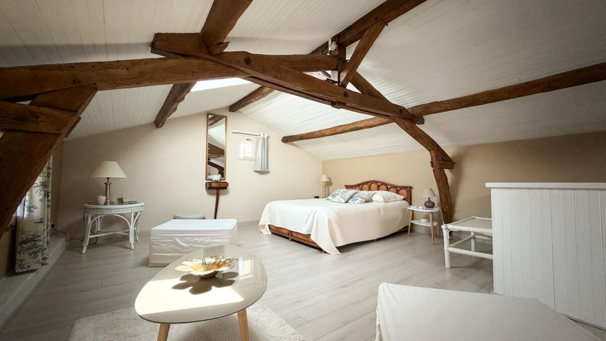 Photo 17 : Maison poitevine de caractère avec piscine et jardin paysage