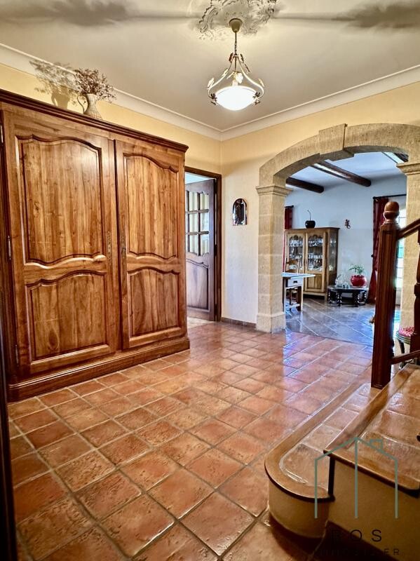 Photo 10 : Villa traditionnelle avec jardin et garage