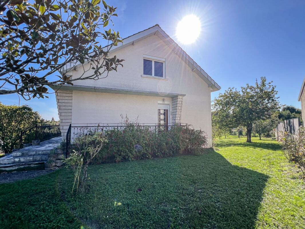 Photo 11 : Maison familiale des années 70 avec jardin arboré à 10 min d