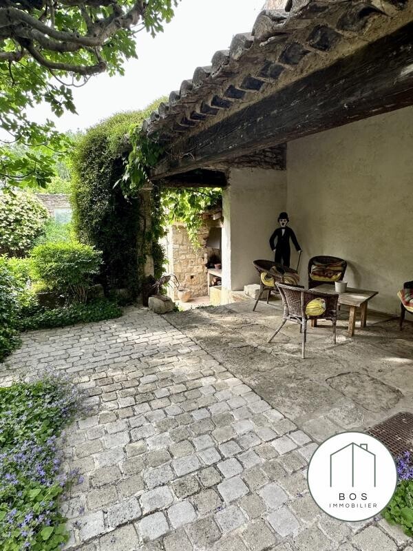 Photo 18 : Bâtisse en pierres avec piscine