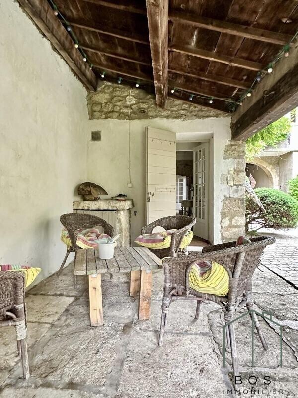 Photo 20 : Bâtisse en pierres avec piscine