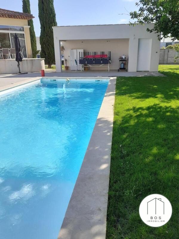 Photo 3 : Spacieuse villa avec piscine