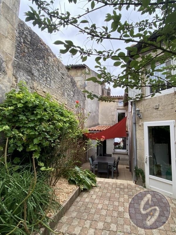 Photo 2 : MAISON DE VILLE AVEC COUR TERRASSE ET STATIONNEMENT