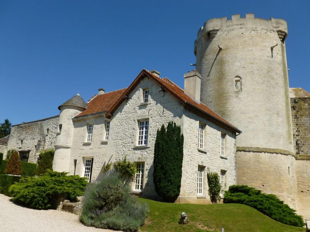 Photo 1 : Château Médiéval Classé MH à Vendre - Près de Soissons