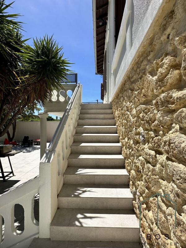 Photo 9 : Maison de ville avec piscine et garage