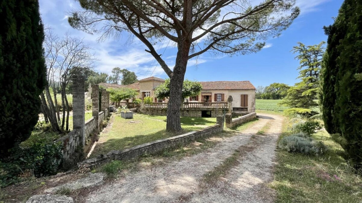 Photo 2 : Ménerbes- Bastide de 320 M2 en pleine nature