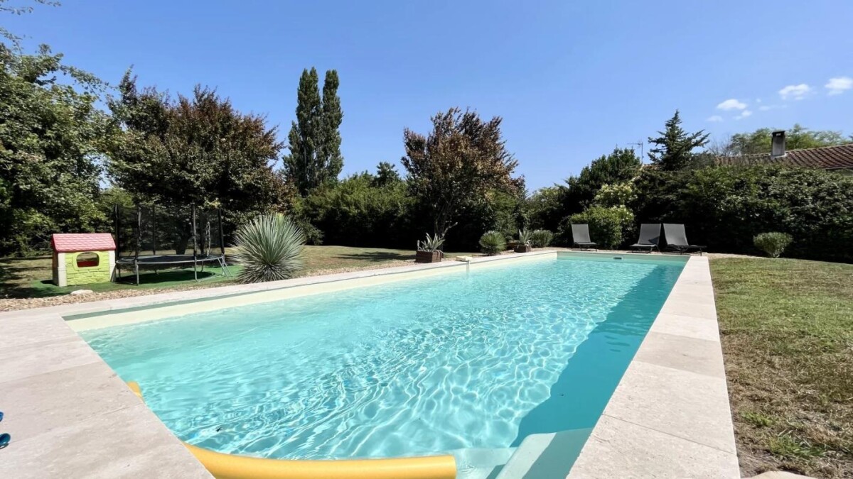 Photo 2 : Villa avec piscine et dépendances proche de L'Isle-sur-la-Sorgue