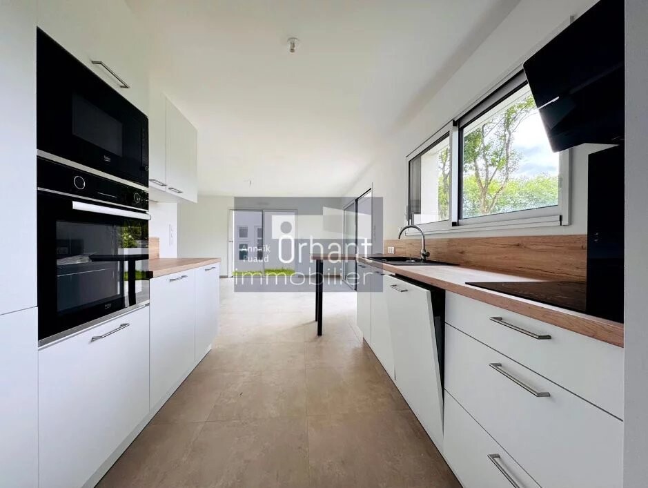 Photo 2 : Maison RE 2020 – 4 Chambres – 6 pièces - Vie de plain-pied