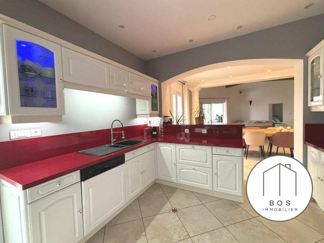 Photo 7 : Spacieuse villa avec piscine