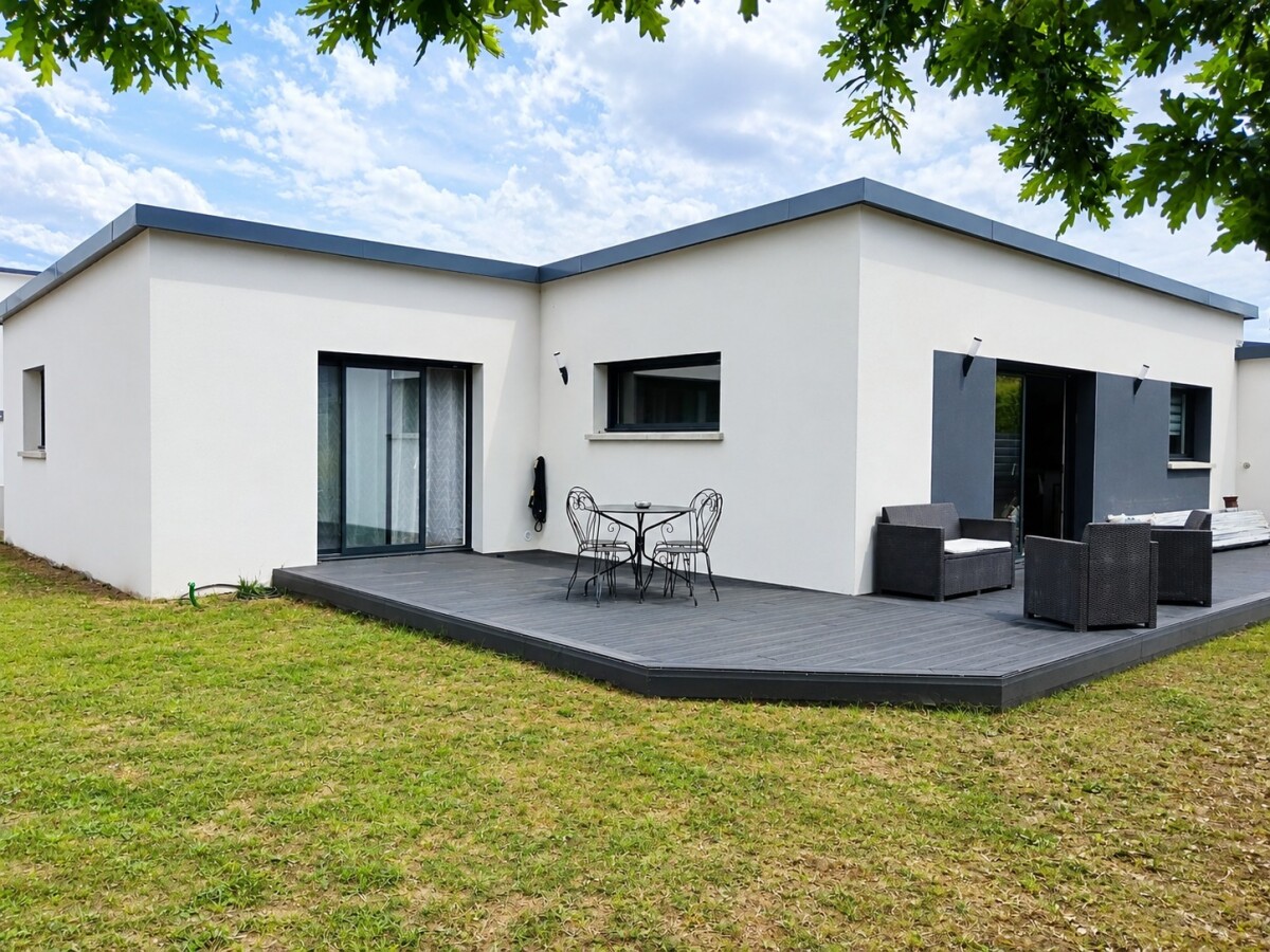 Photo 1 : Maison contemporaine de plain-pied – 113 m² – Ploudaniel
