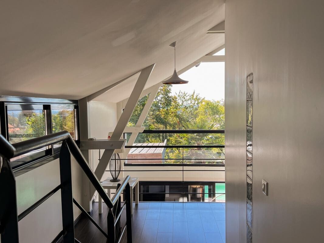 Photo 7 : Villa contemporaine signée par un architecte avec piscine