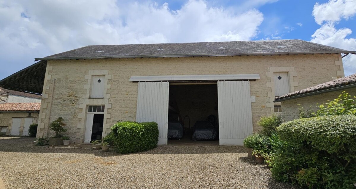 Photo 9 : Charmante maison de famille avec jardin et dépendances