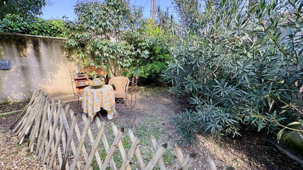 Photo 13 : Maison de charme rénovée avec extérieur, stationnement et jardin au coeur d'Avignon