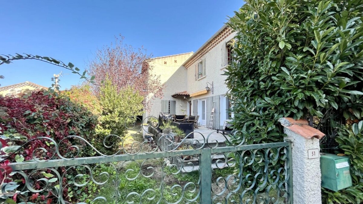 Photo 2 : Maison vendu louée au coeur du village de Caromb