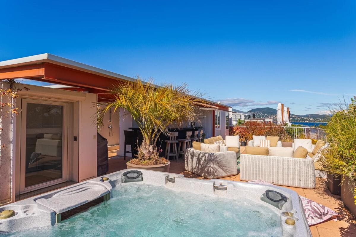 Photo 2 : Appartement en duplex avec toit terrasse à St Tropez